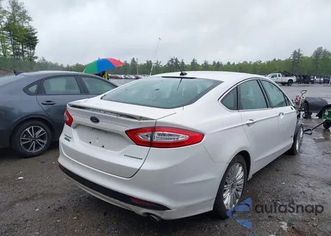 2014 Ford Fusion Energi Titanium z USA, uszkodzony, nr VIN 3FA6P0SU0ER263978